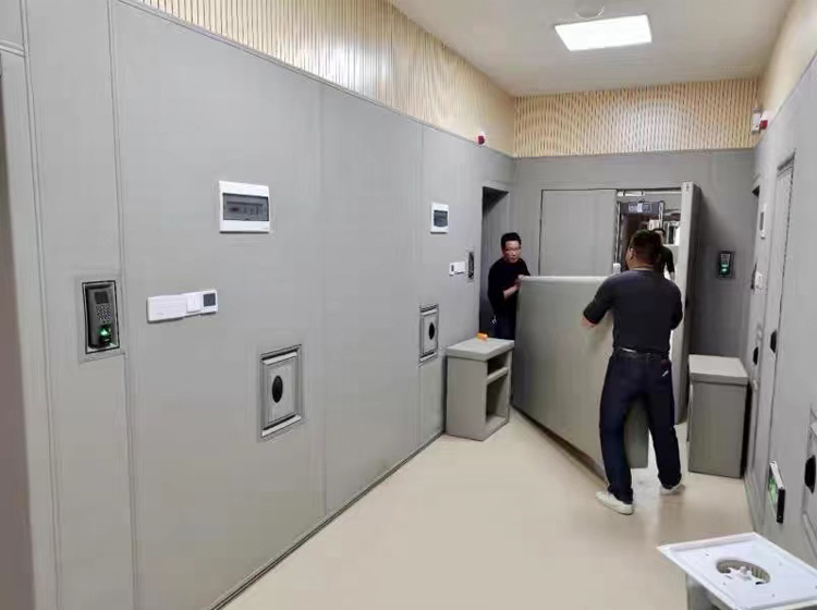 談話室或者審訊室防撞墻軟包，起到阻燃、環(huán)保、防撞等特點(diǎn)，軟包廠家